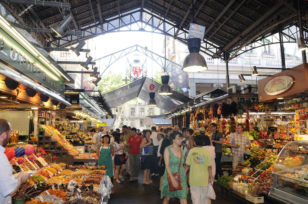 Рынок города обзор. Рынок la Boqueria в Барселоне. Ла Бокерия Барселона. Рынок Барселона Рамбла. Рынок Бокерия.